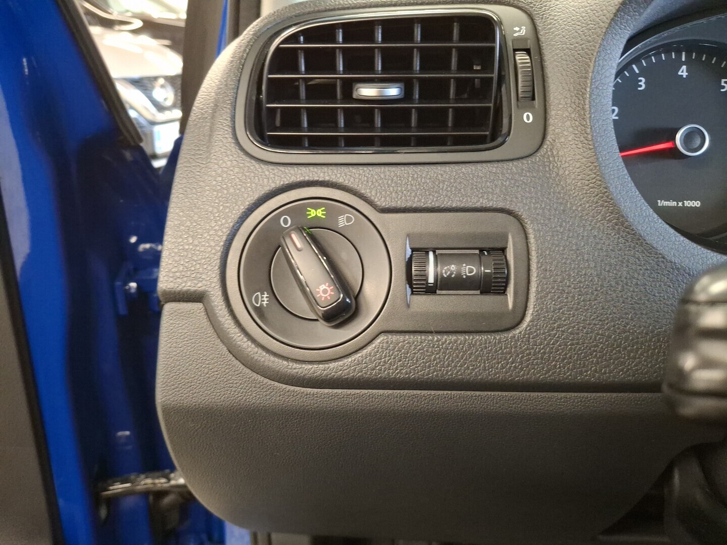 VOLKSWAGEN Polo 2014