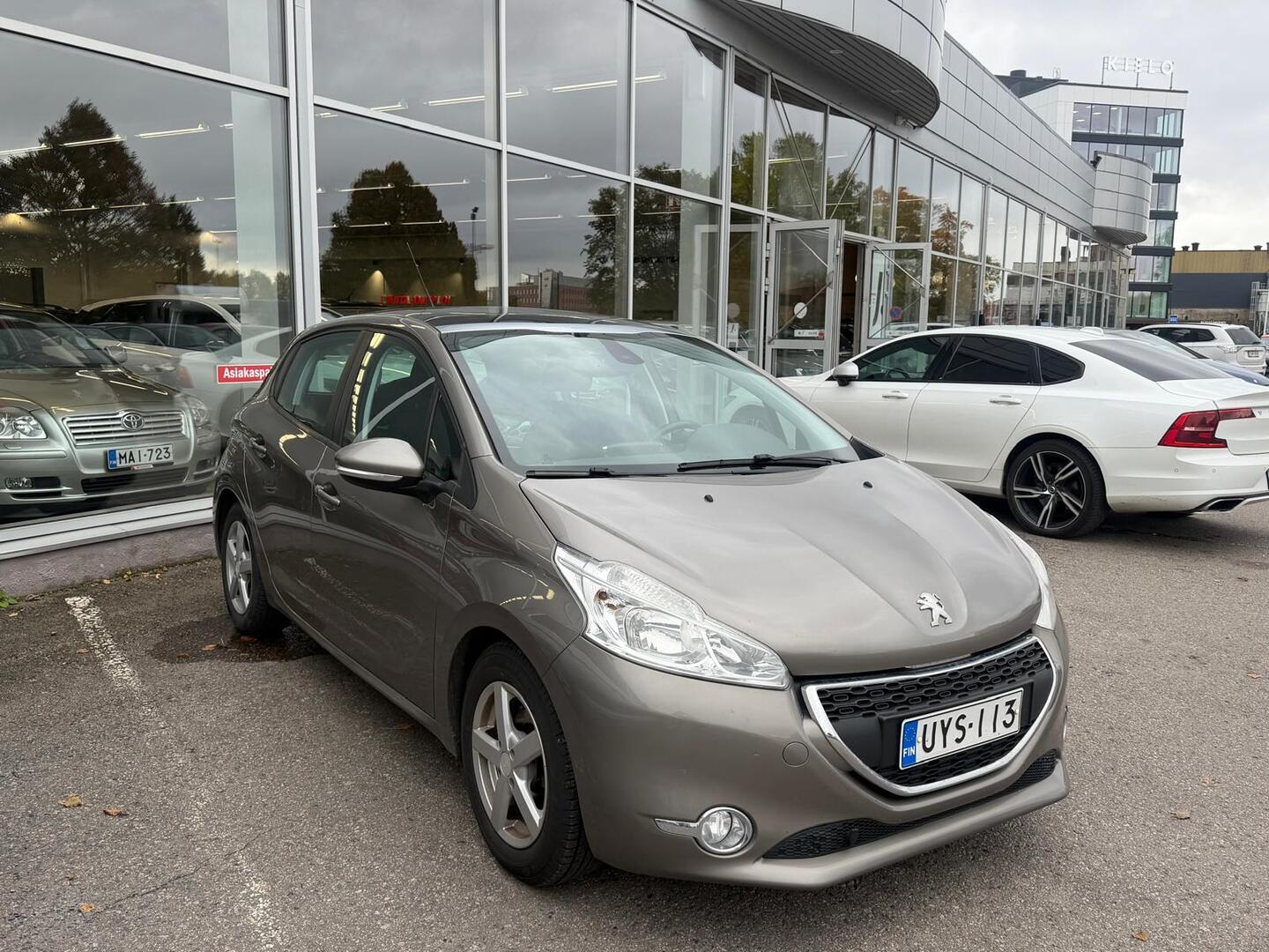 PEUGEOT 208 1