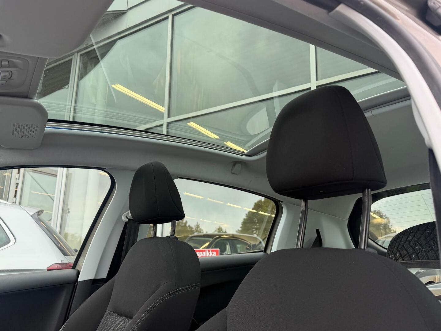 PEUGEOT 208 7