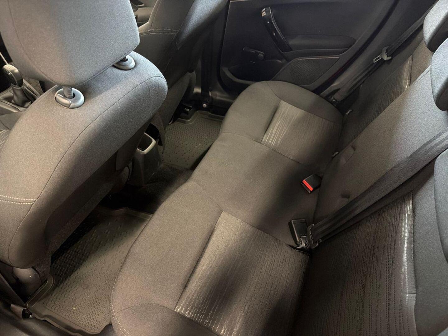 PEUGEOT 208 2014