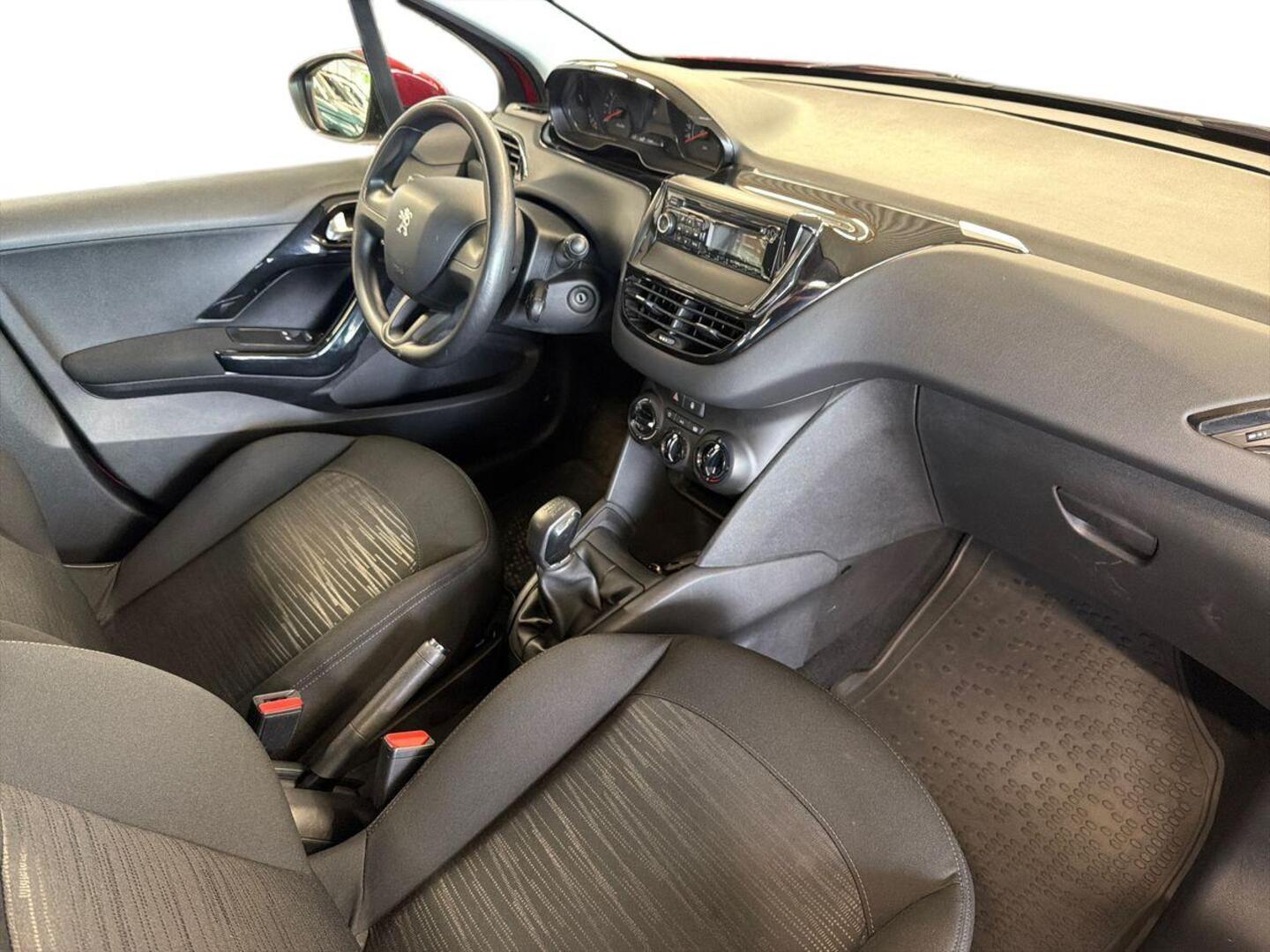 PEUGEOT 208 2014