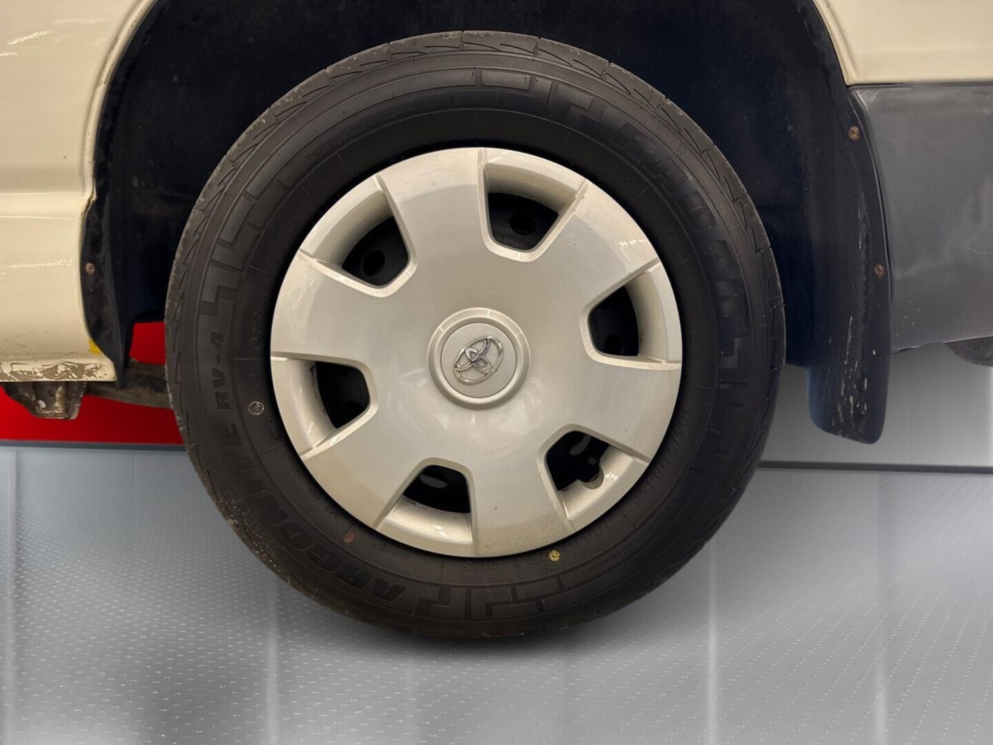 TOYOTA Hiace 2011