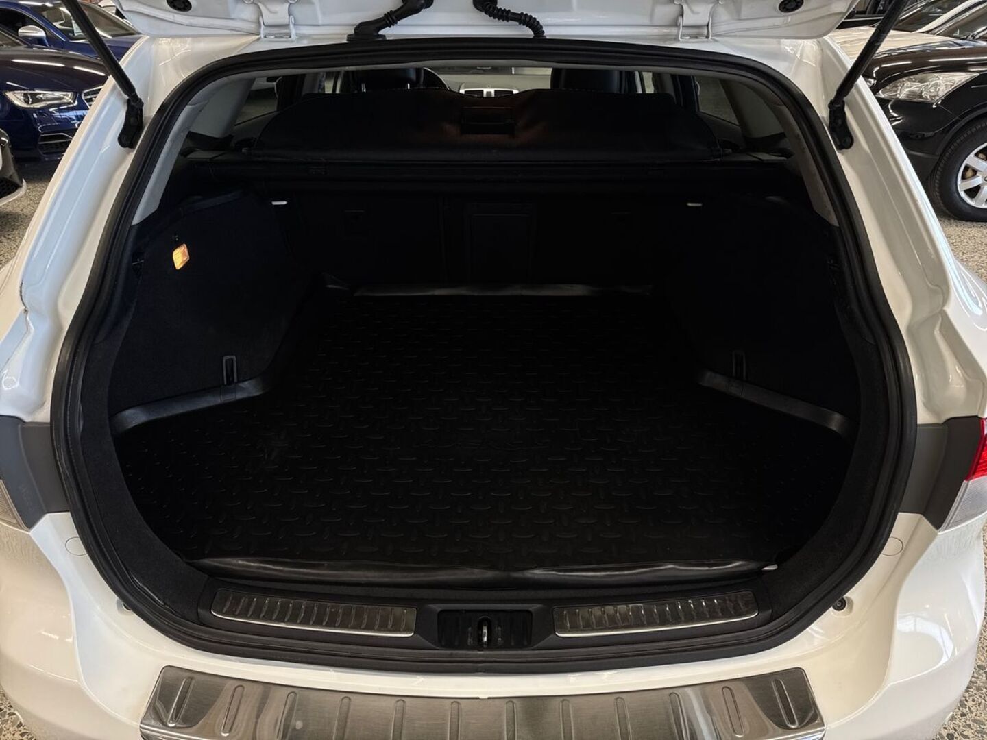 TOYOTA Avensis 2015