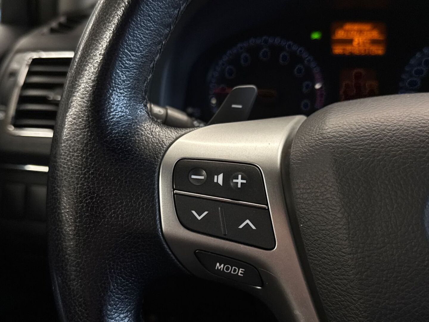 TOYOTA Avensis 2015
