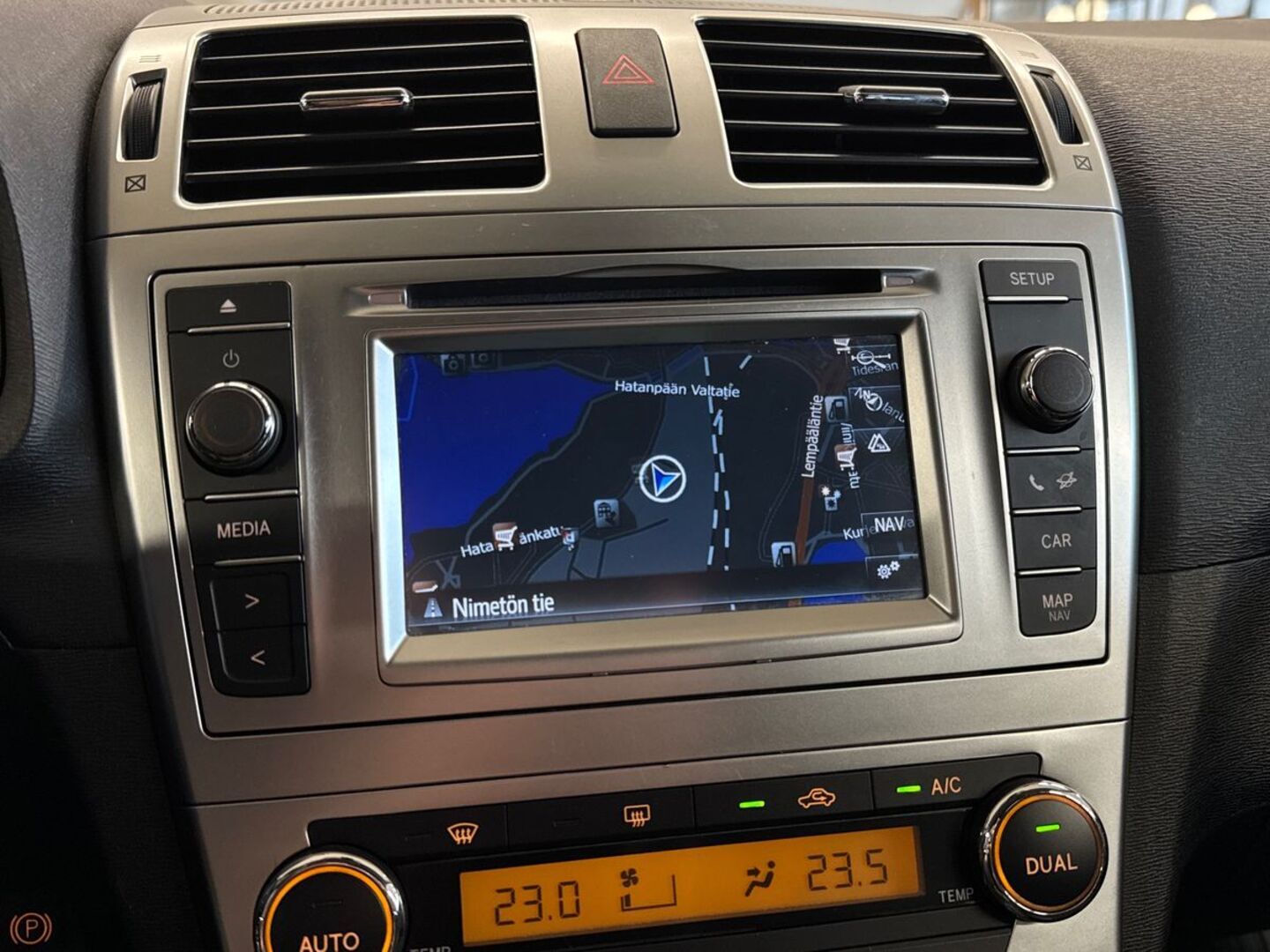 TOYOTA Avensis 2015