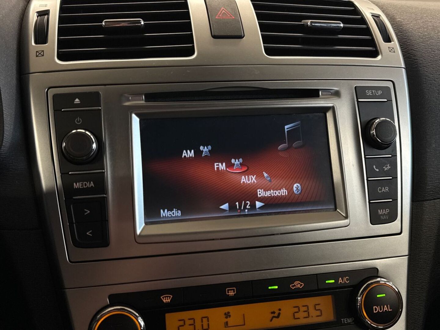 TOYOTA Avensis 2015