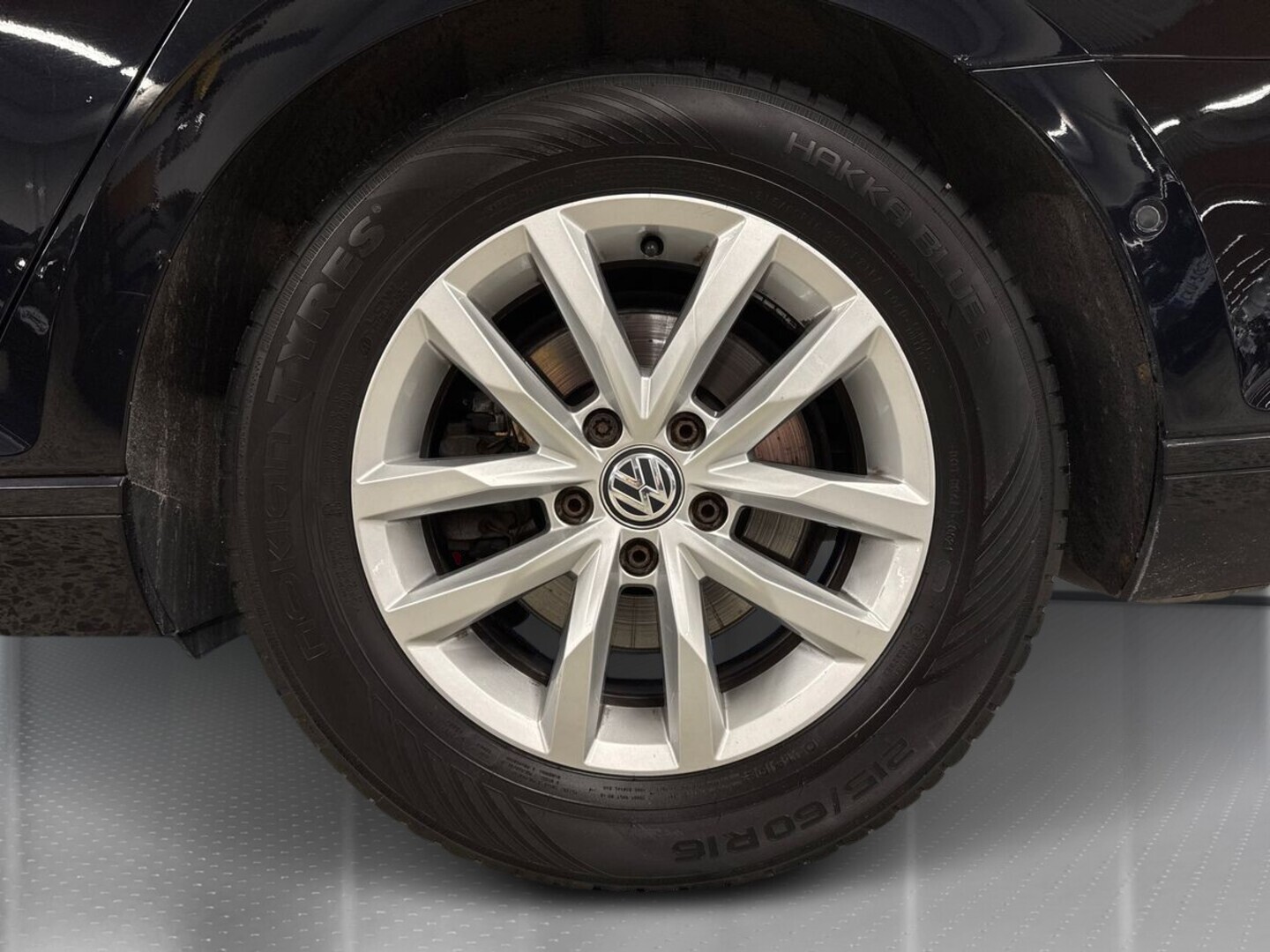 VOLKSWAGEN Passat 13