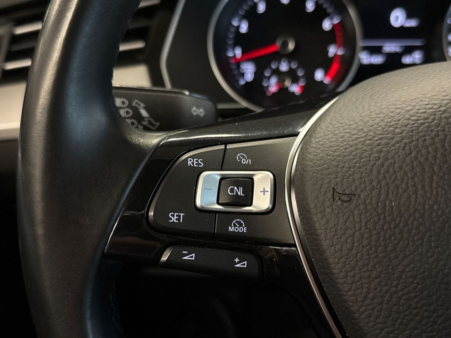 VOLKSWAGEN Passat 17