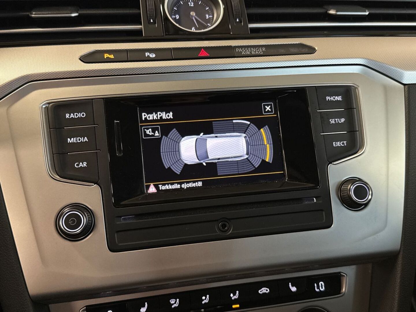 VOLKSWAGEN Passat 24