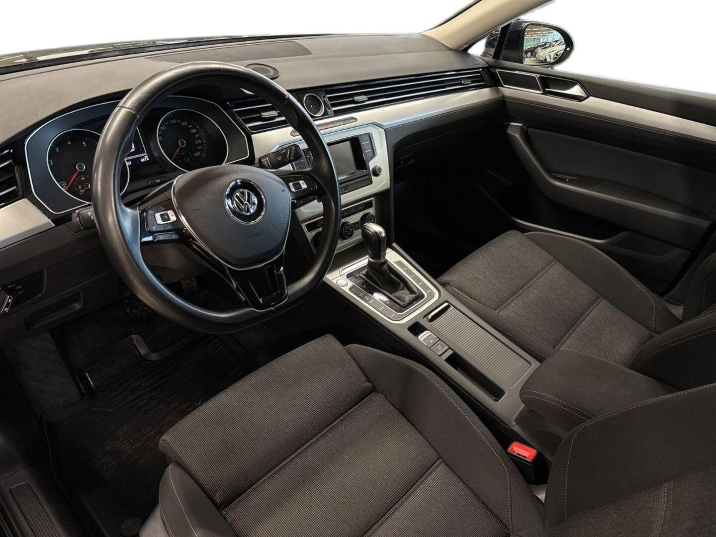 VOLKSWAGEN Passat 7