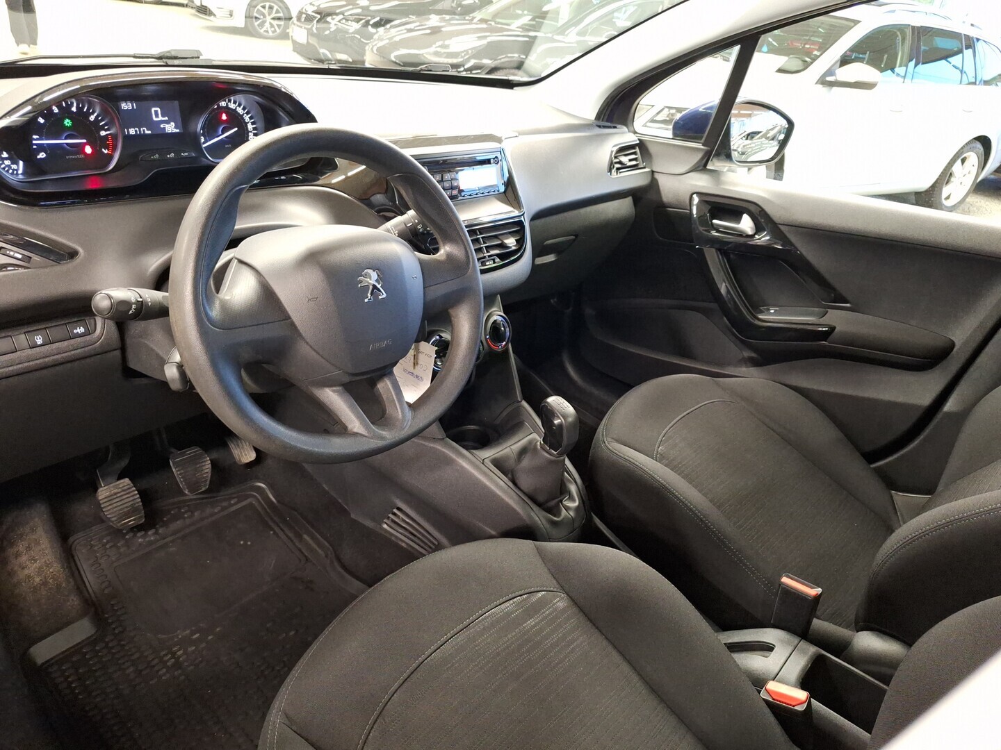 PEUGEOT 208 2015