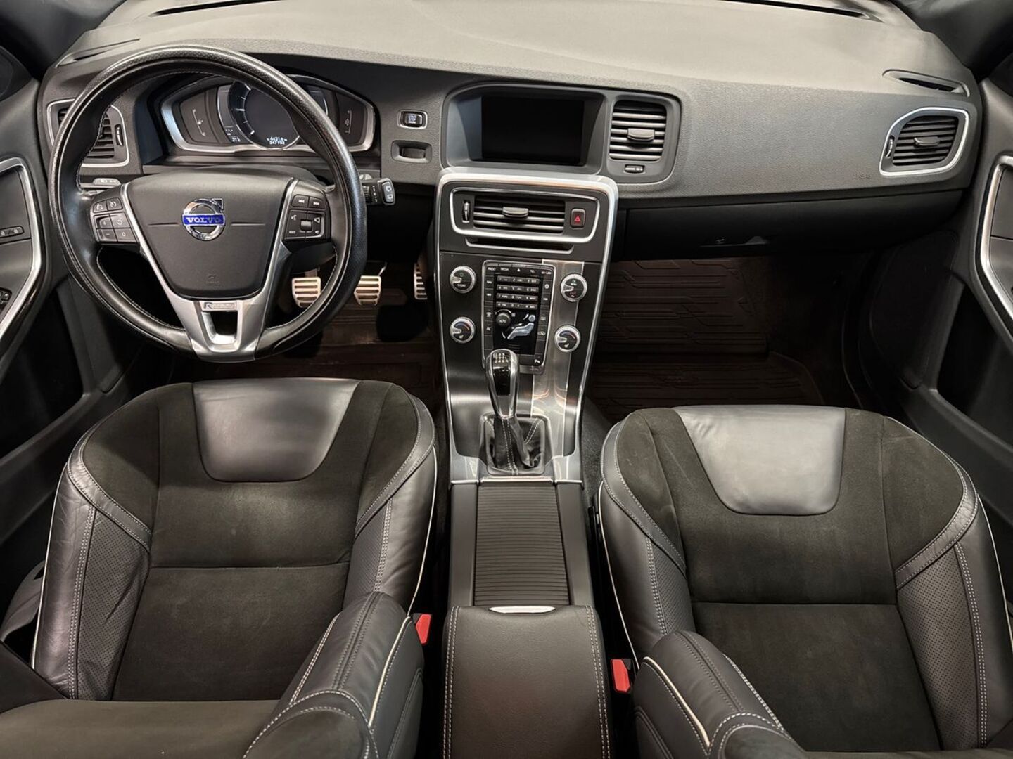VOLVO V60 2017