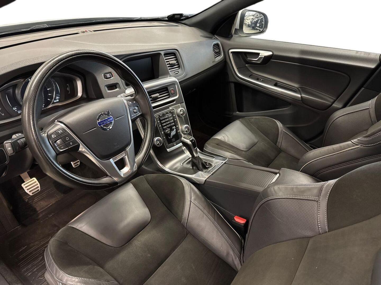 VOLVO V60 2017