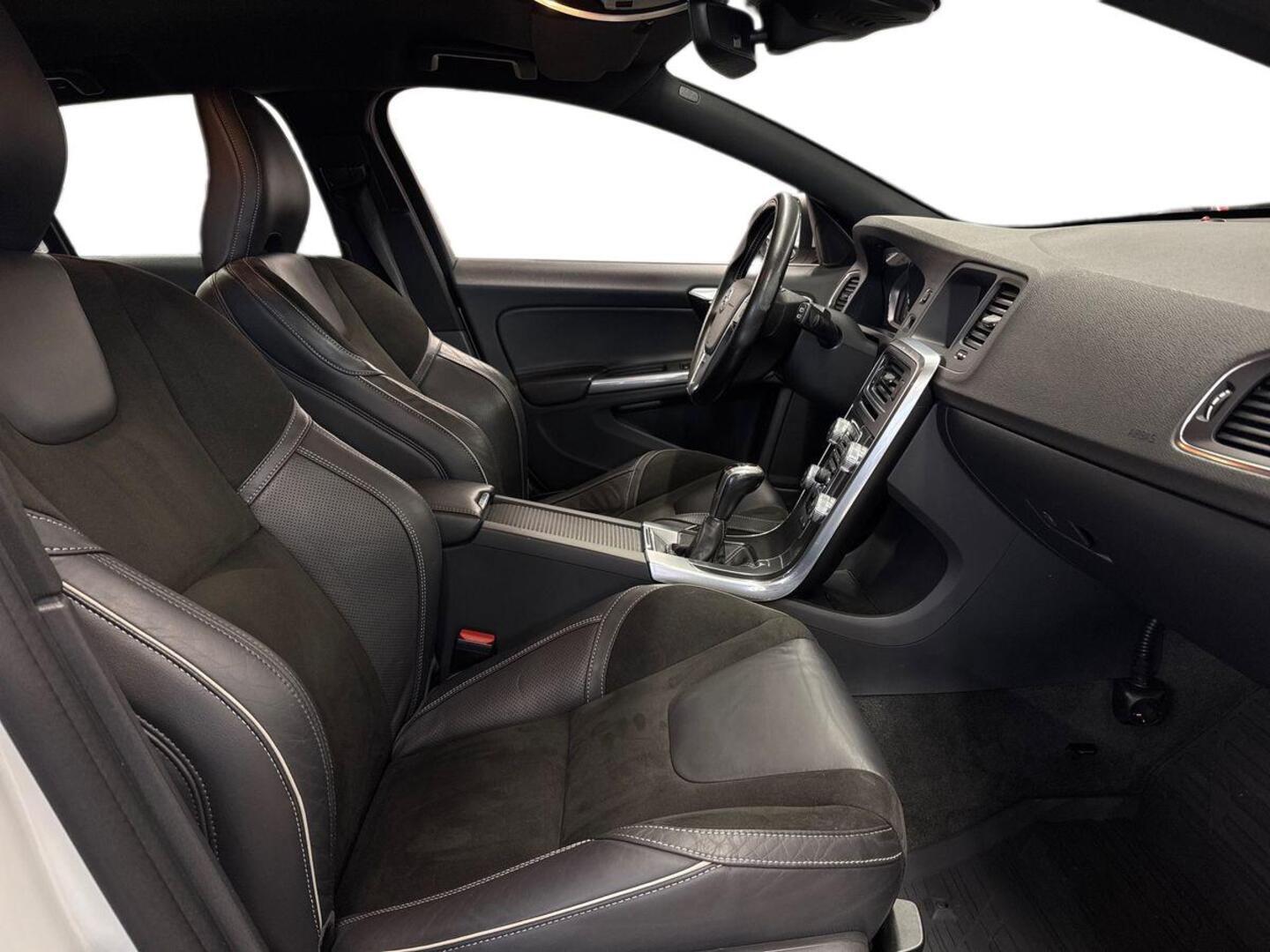 VOLVO V60 2017