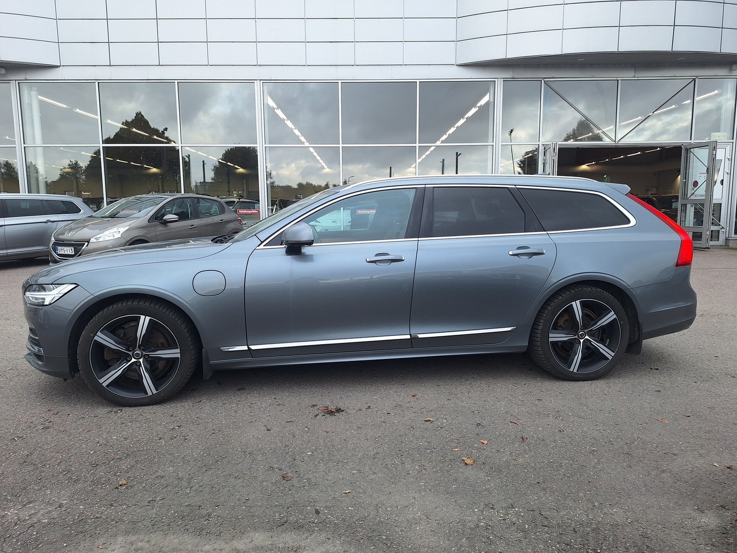 VOLVO V90 6