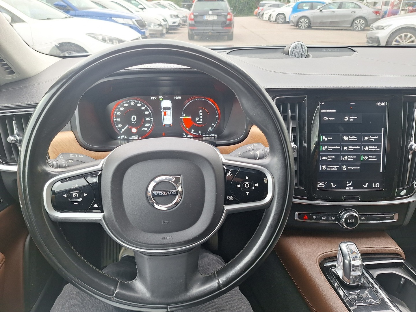 VOLVO V90 9