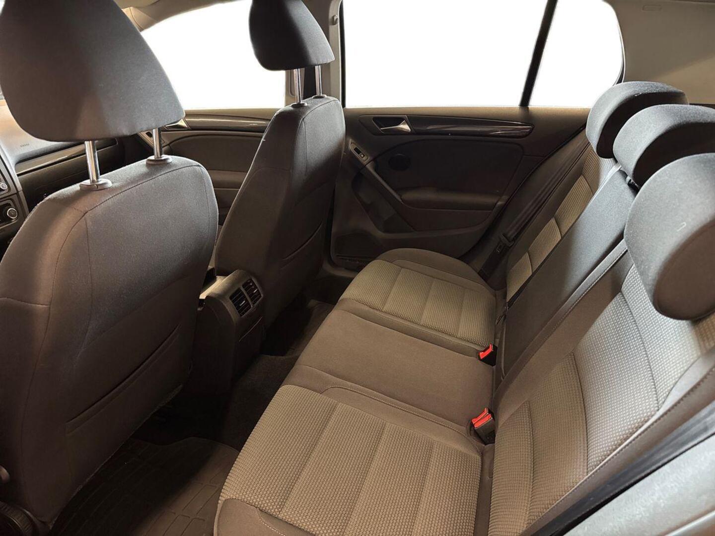 VOLKSWAGEN Golf 2012