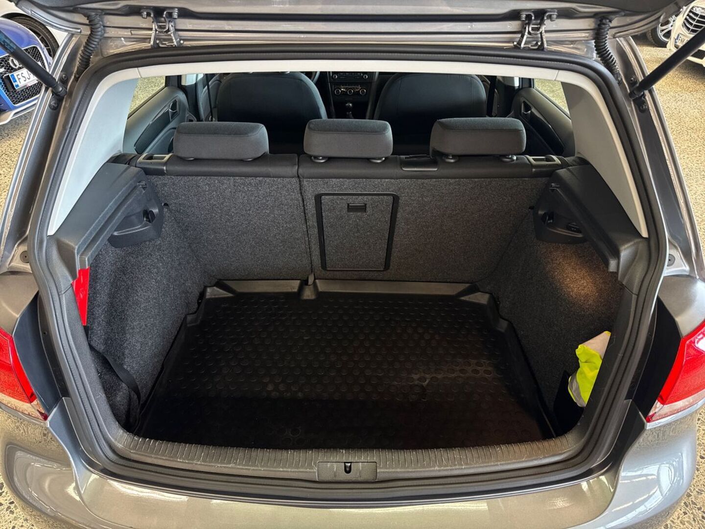 VOLKSWAGEN Golf 2012