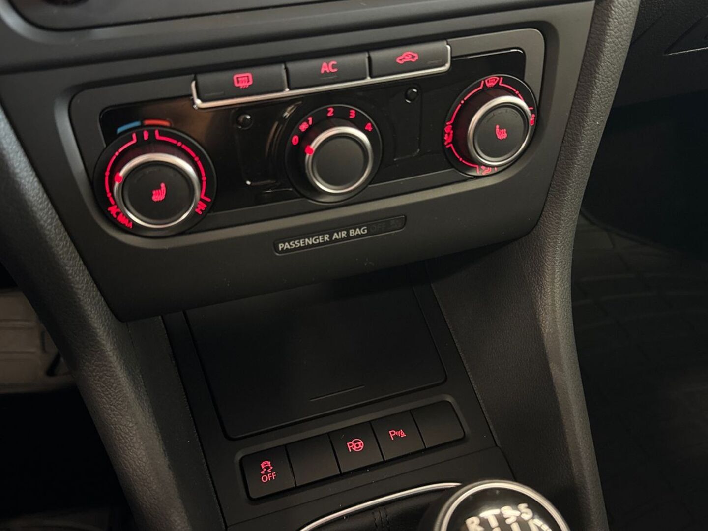 VOLKSWAGEN Golf 2012