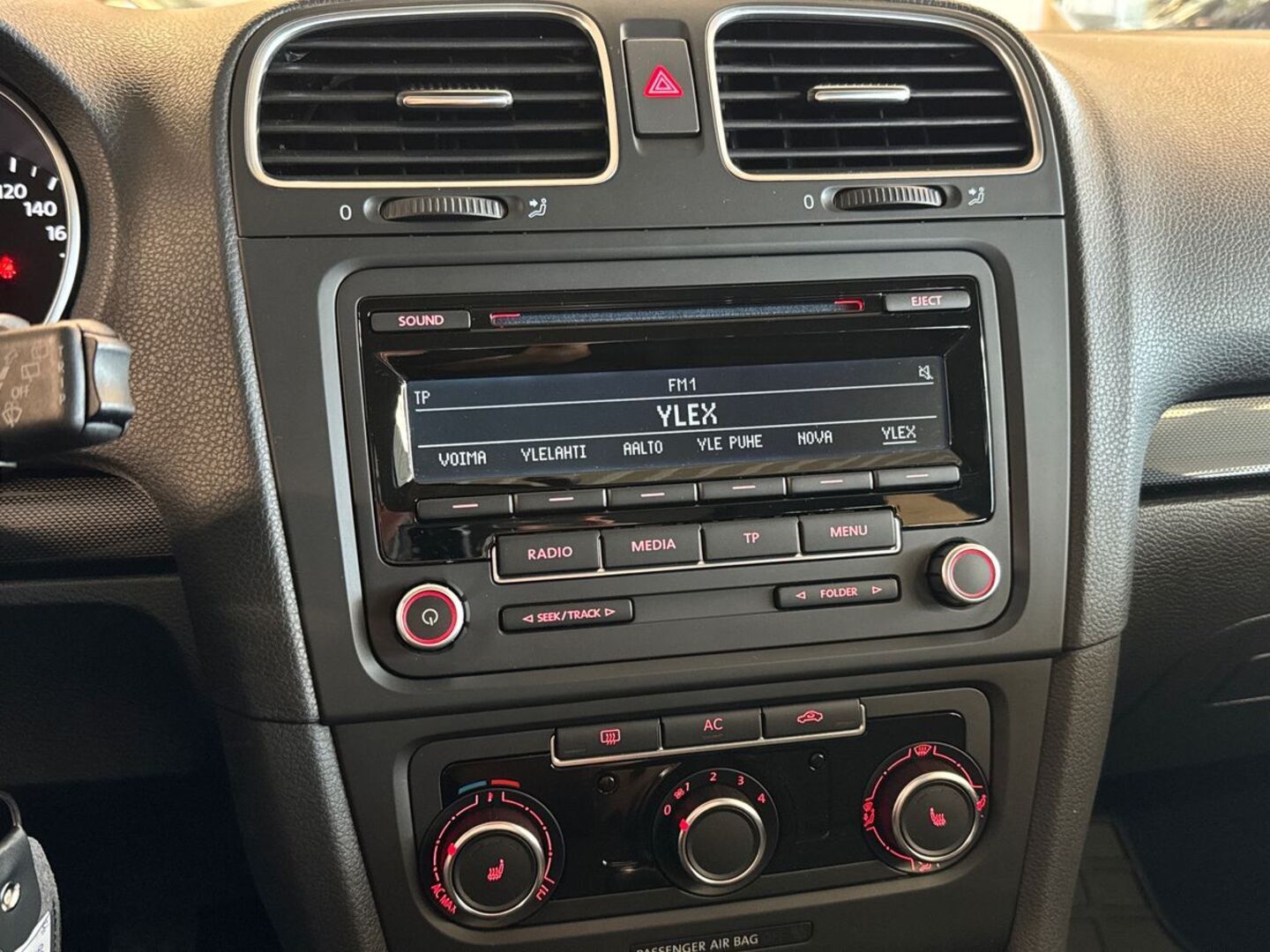 VOLKSWAGEN Golf 2012