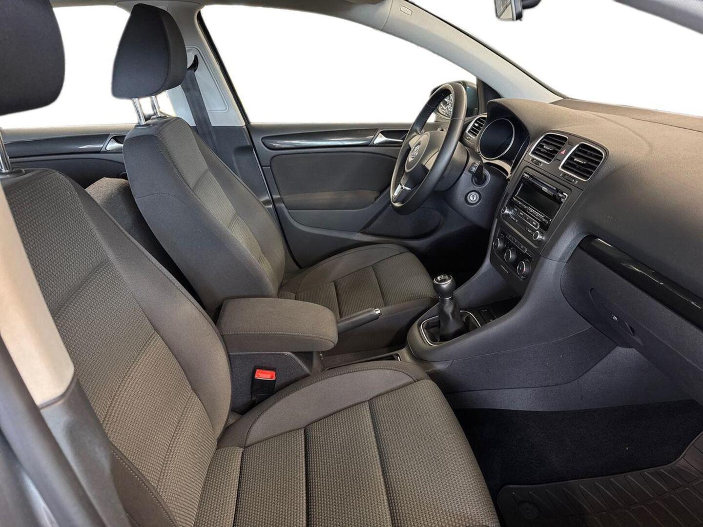 VOLKSWAGEN Golf 2012