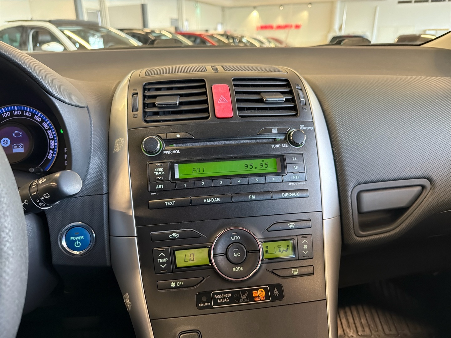 TOYOTA Auris 2011