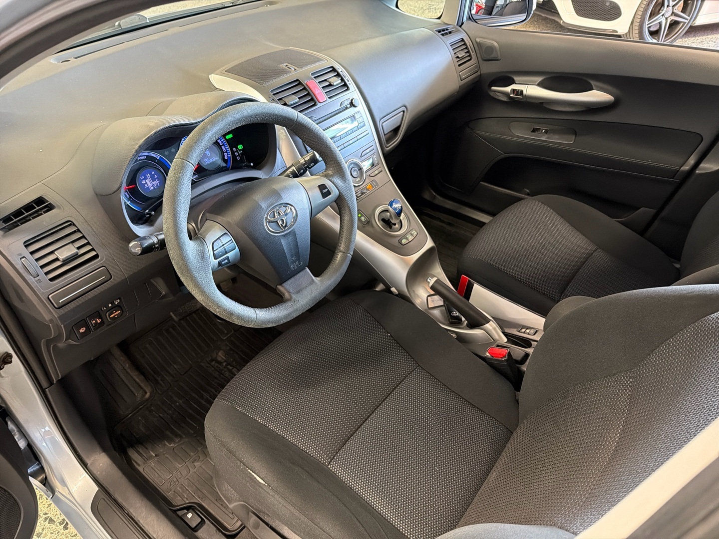 TOYOTA Auris 2011