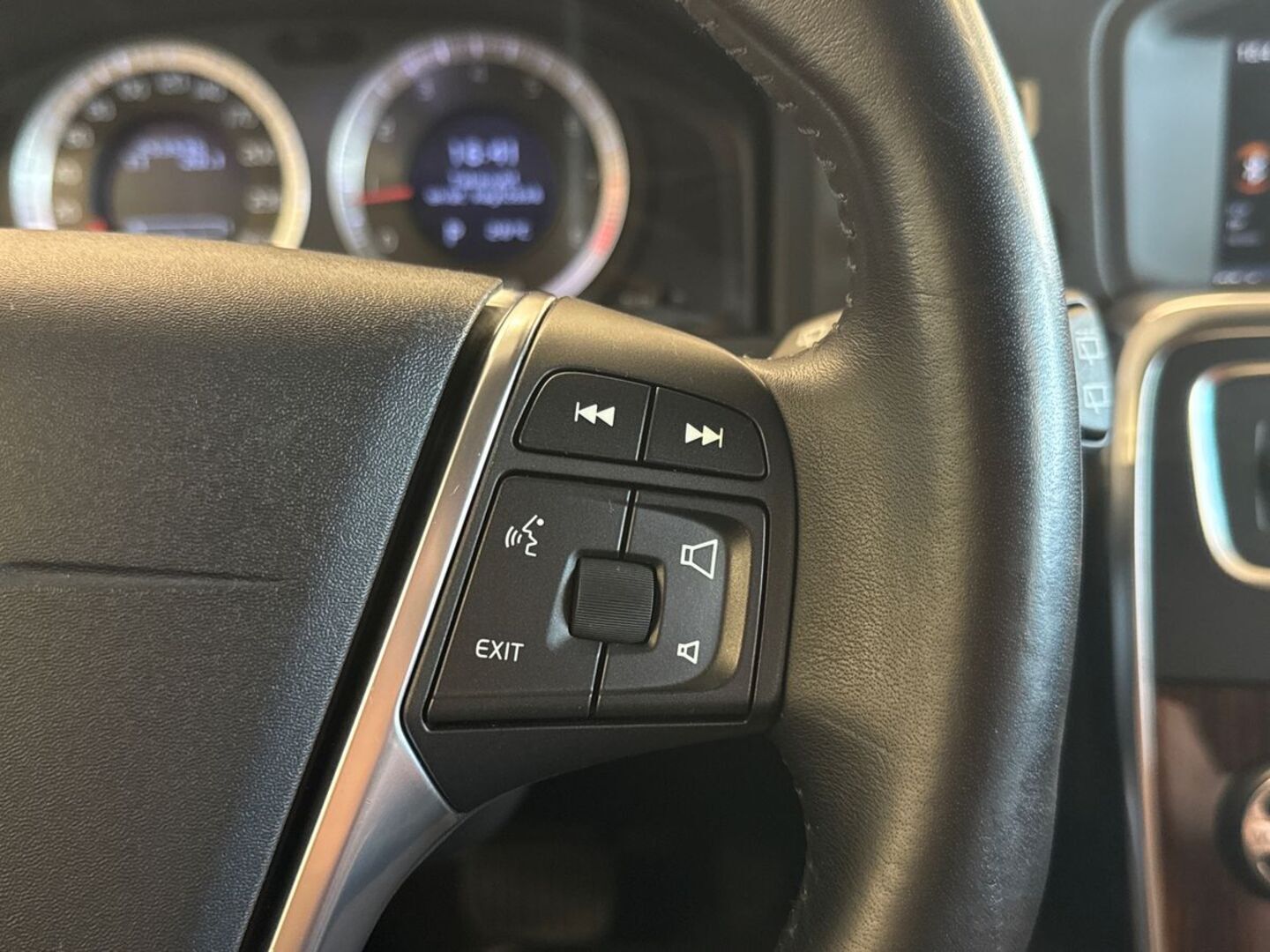 VOLVO V60 2011