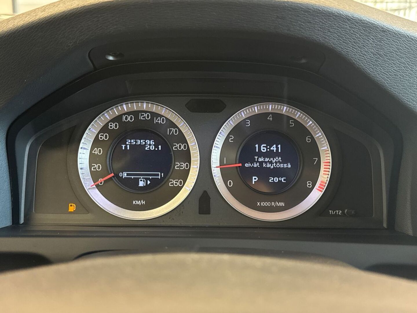 VOLVO V60 2011