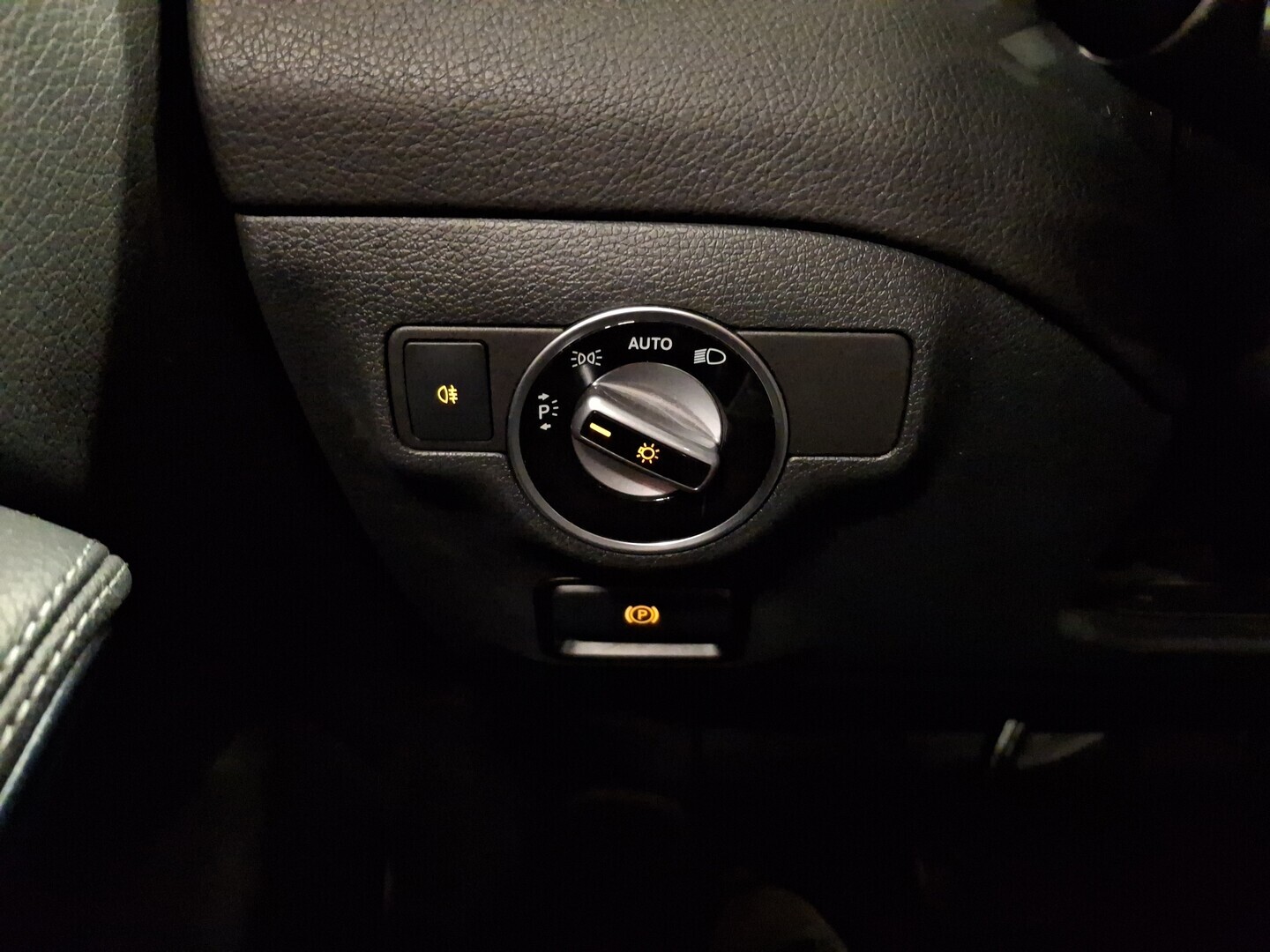 MERCEDES-BENZ CLA 2016