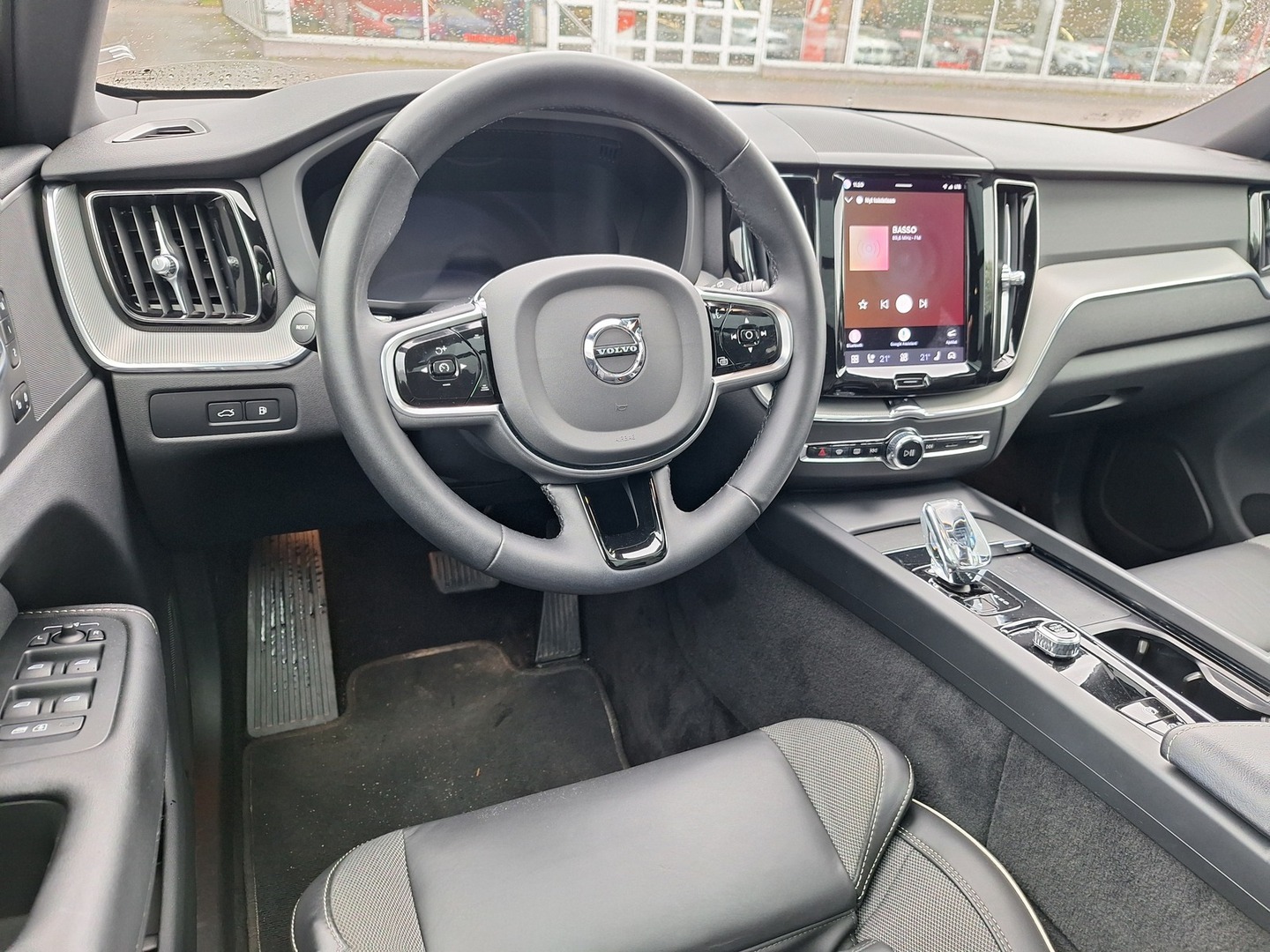 VOLVO XC60 2023