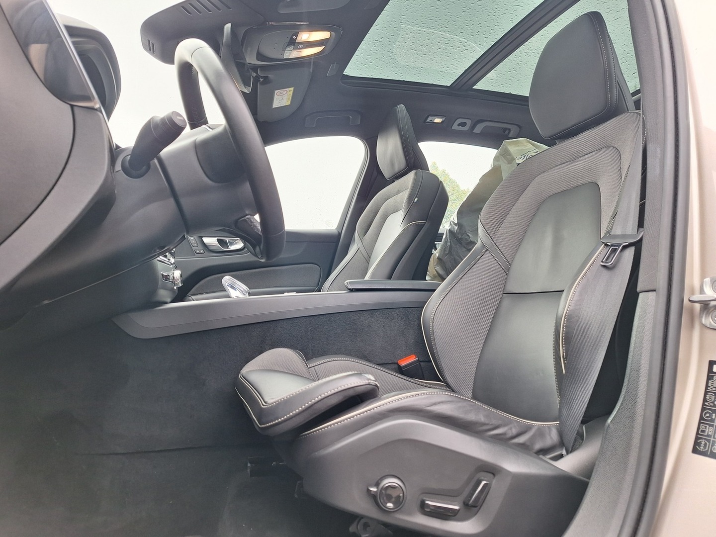 VOLVO XC60 2023