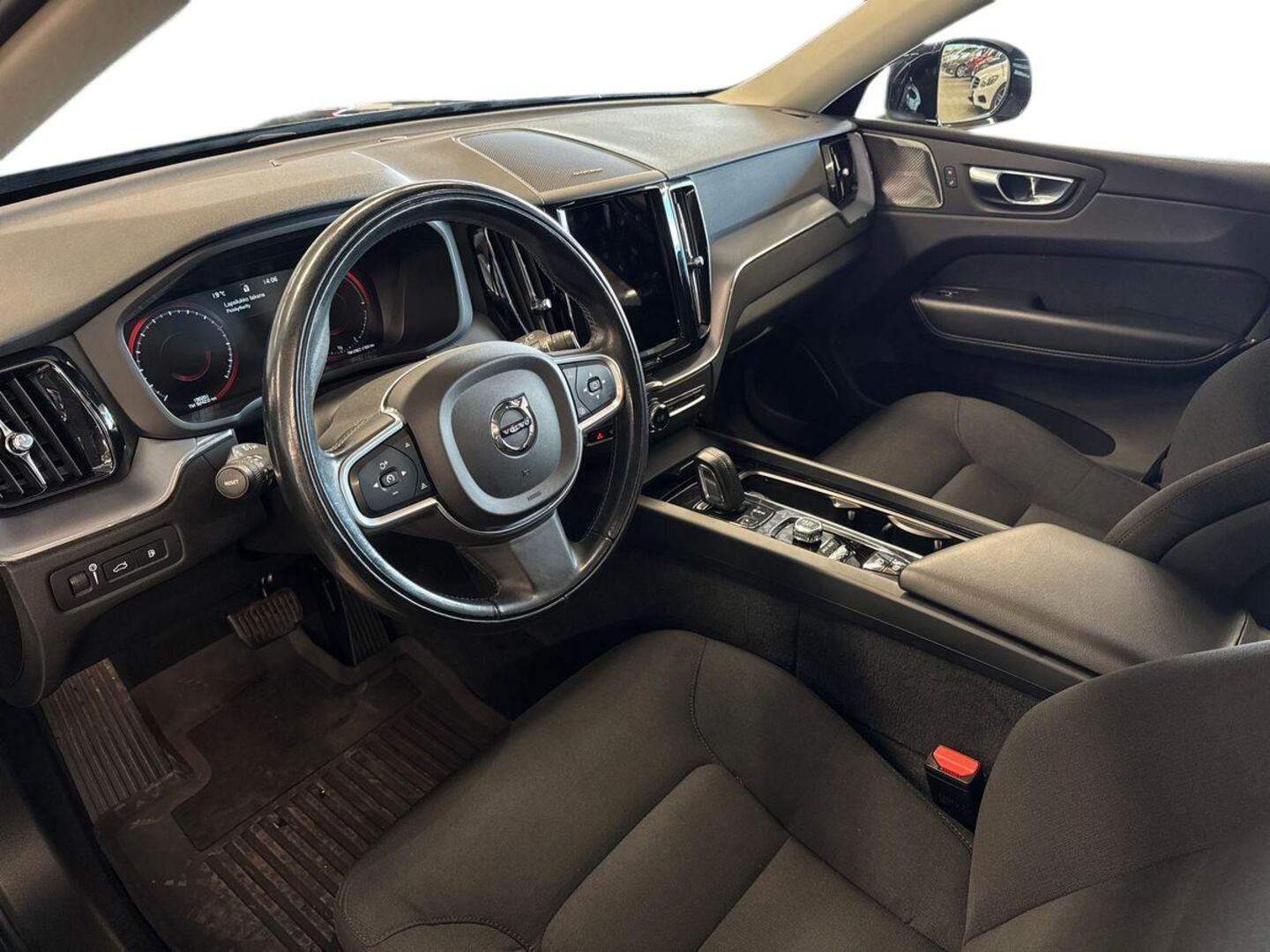 VOLVO XC60 7