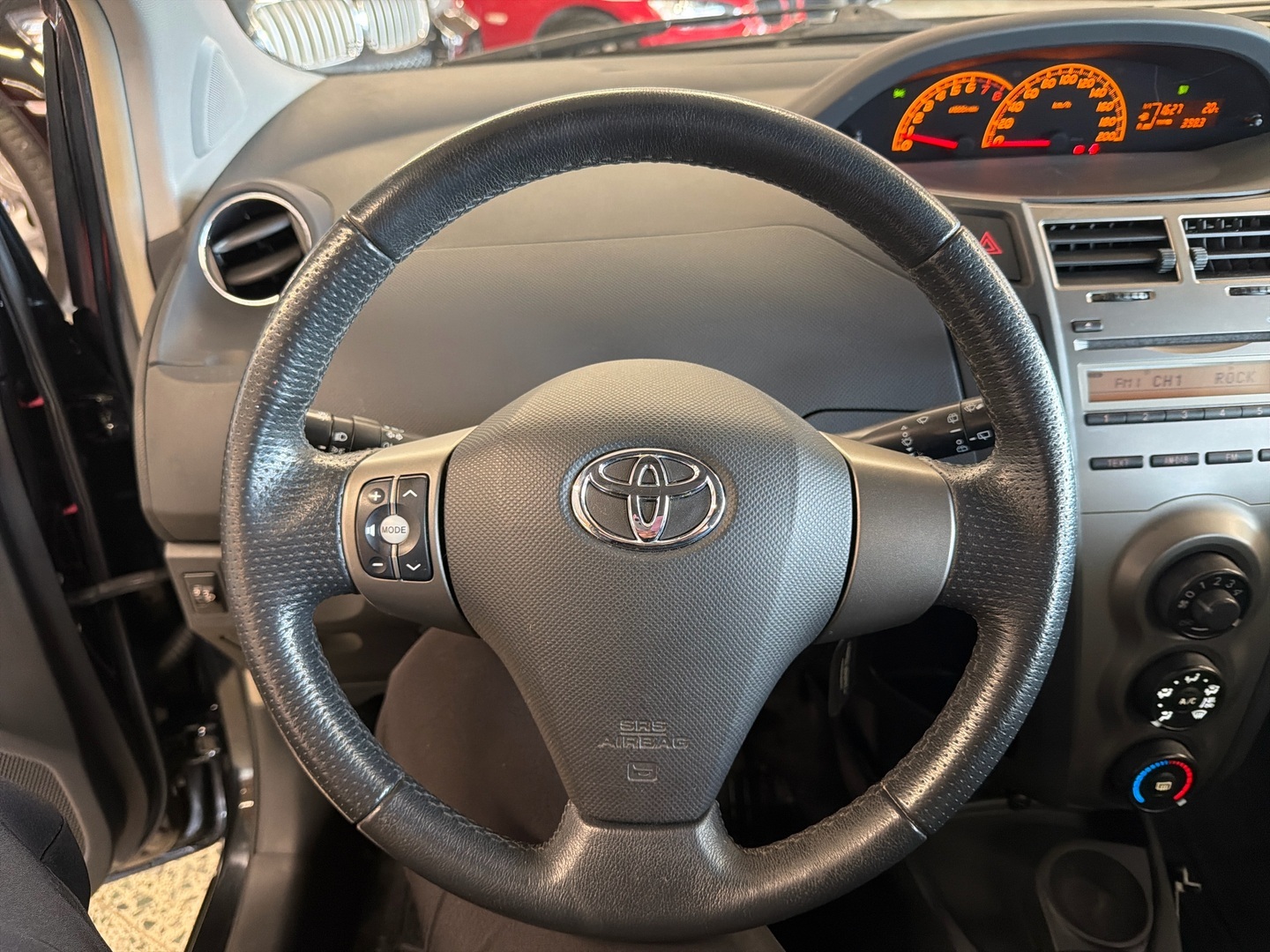 TOYOTA Yaris 2010