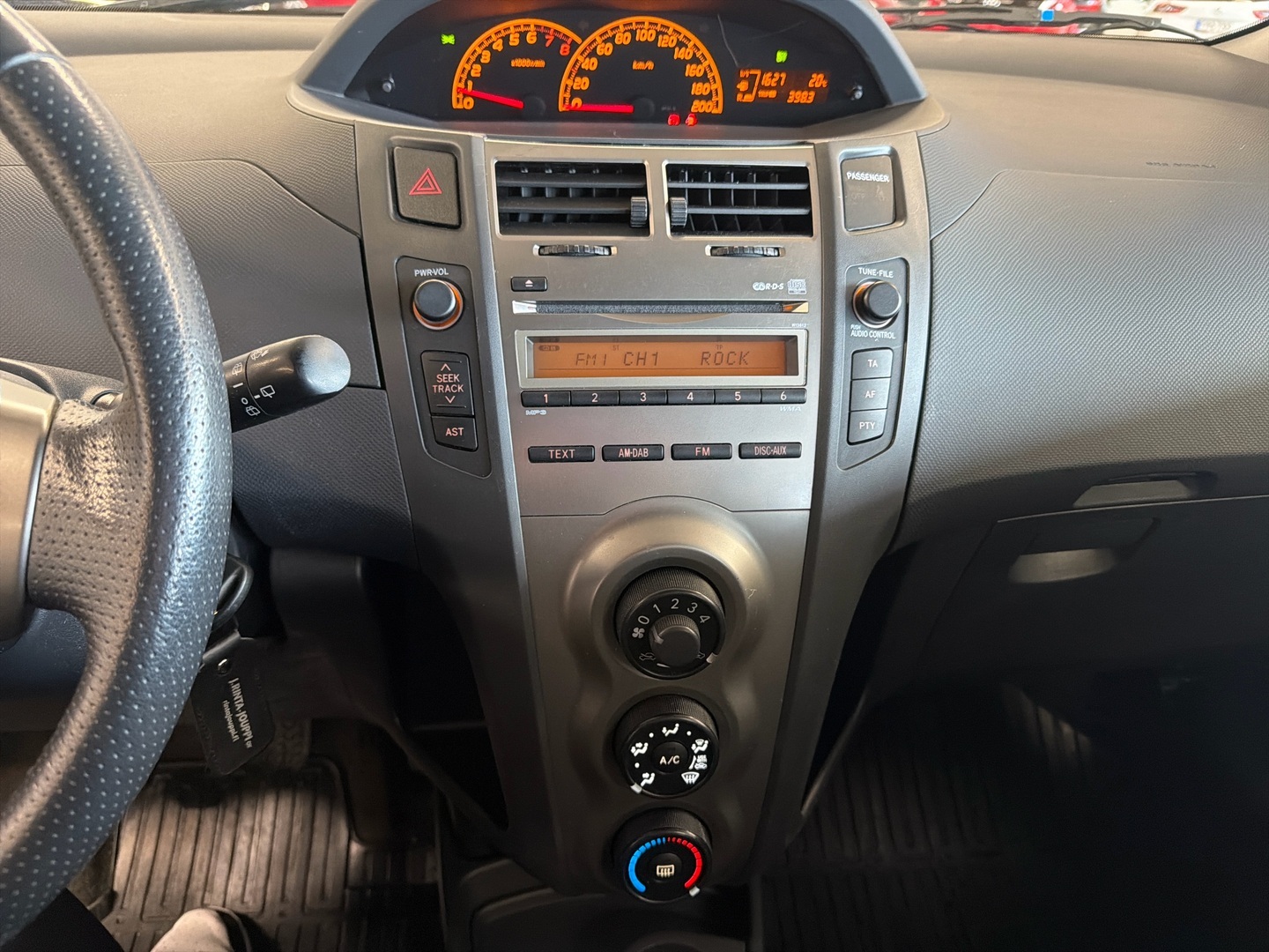 TOYOTA Yaris 2010