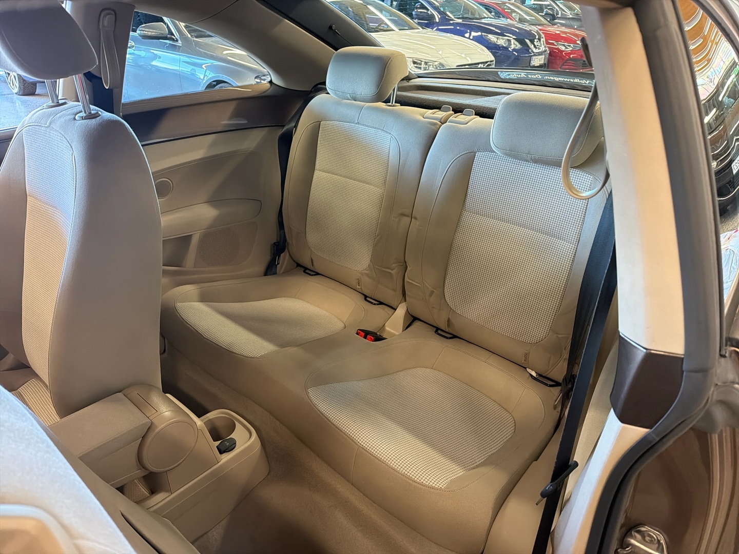 VOLKSWAGEN Beetle 2013