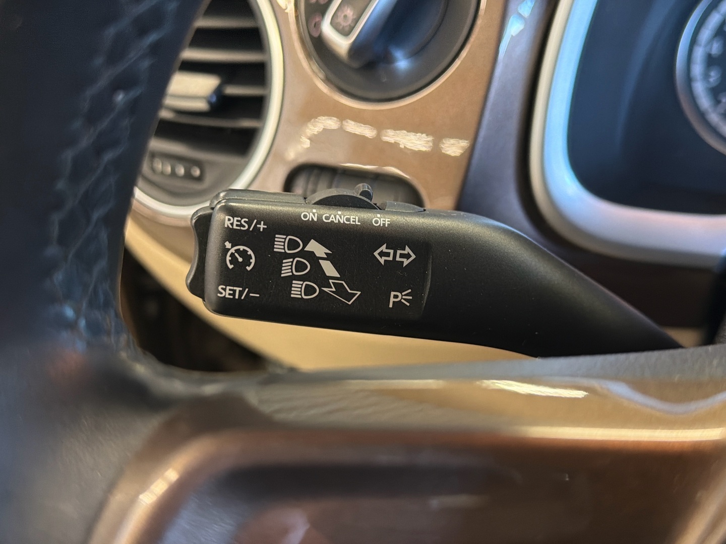 VOLKSWAGEN Beetle 2013