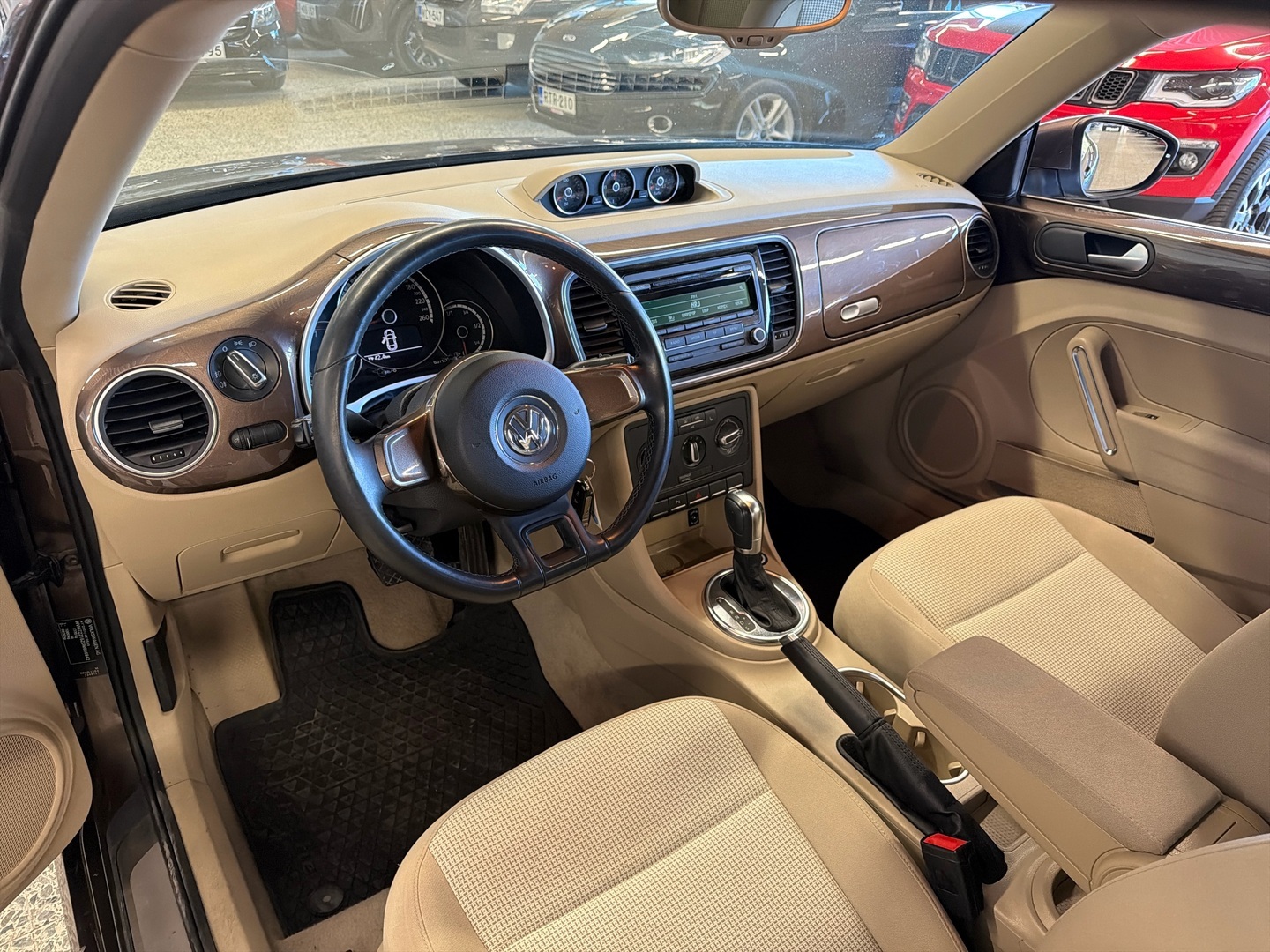 VOLKSWAGEN Beetle 2013