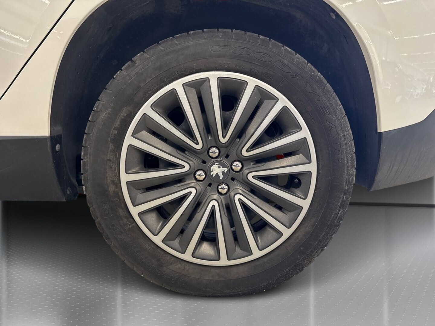 PEUGEOT 2008 10