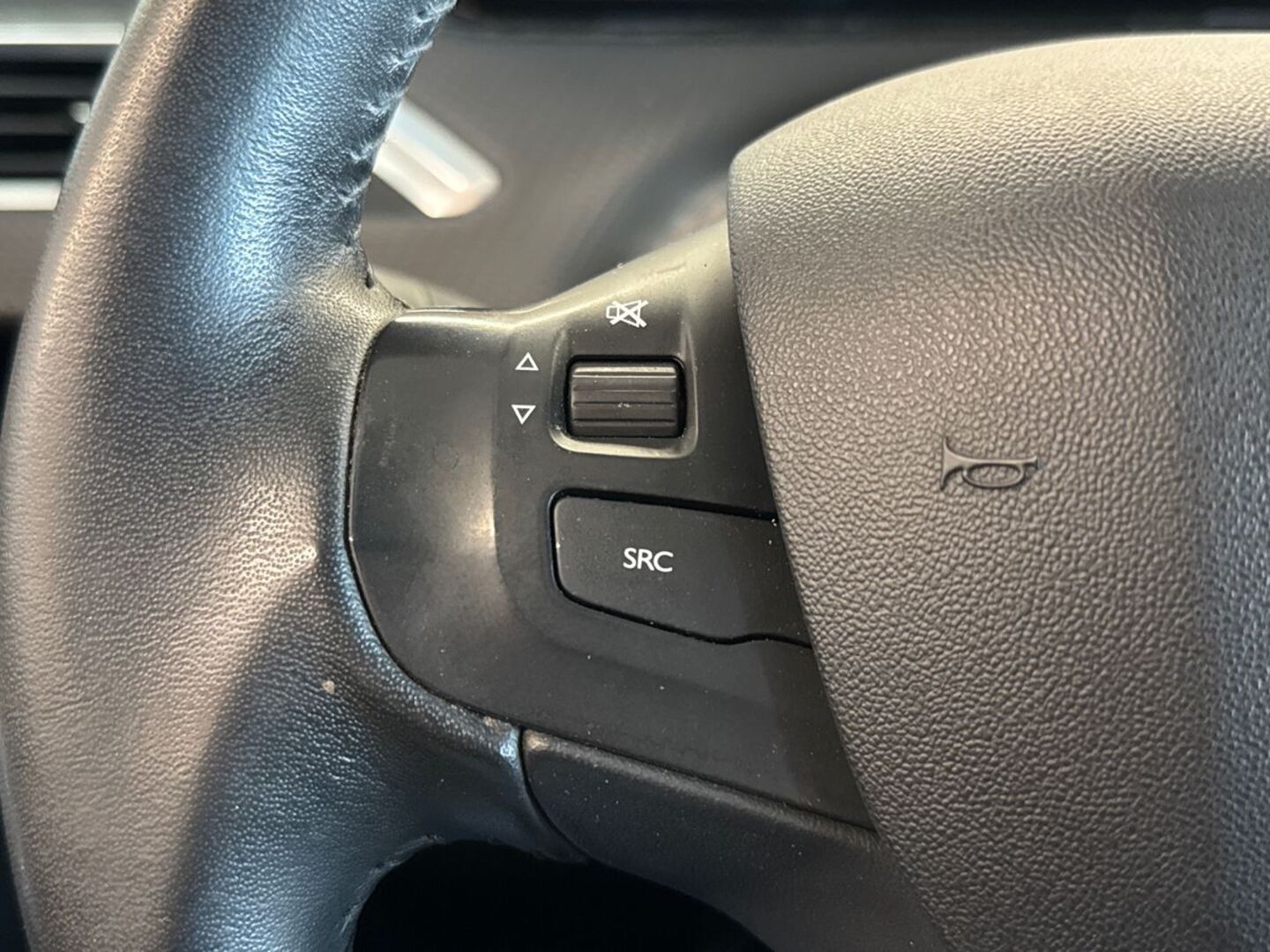 PEUGEOT 2008 13