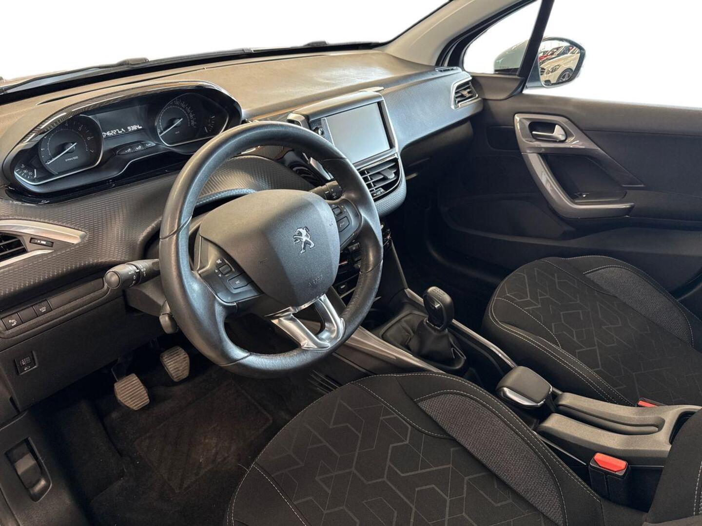 PEUGEOT 2008 6