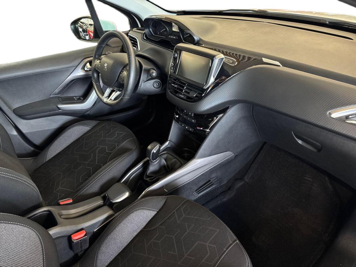 PEUGEOT 2008 7