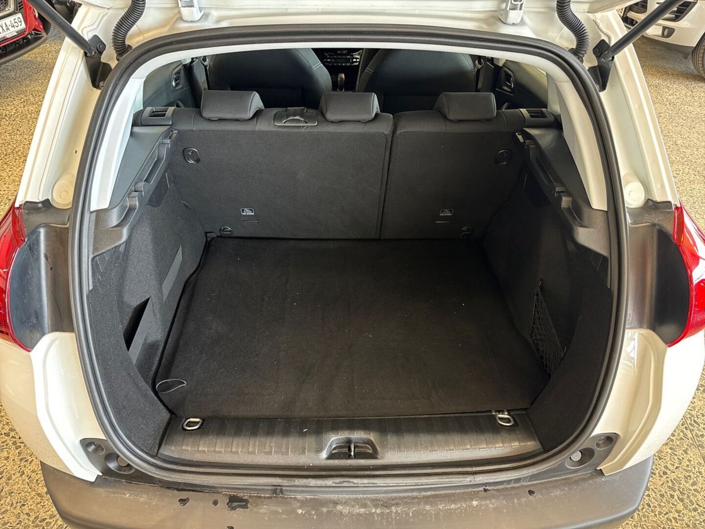 PEUGEOT 2008 9