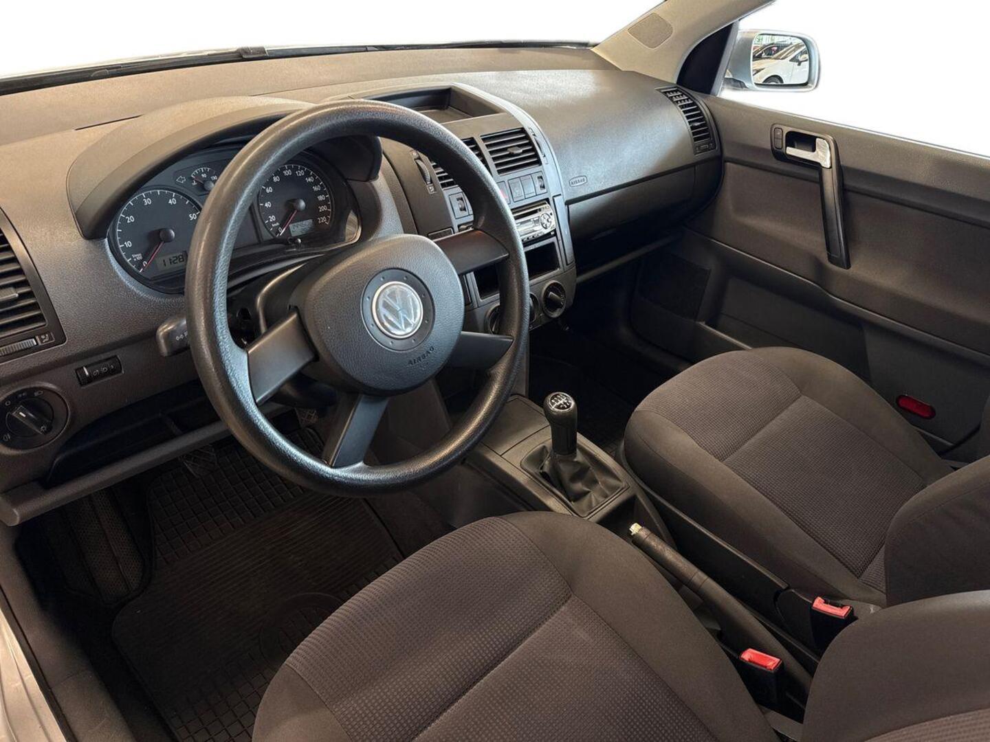 VOLKSWAGEN Polo 2005
