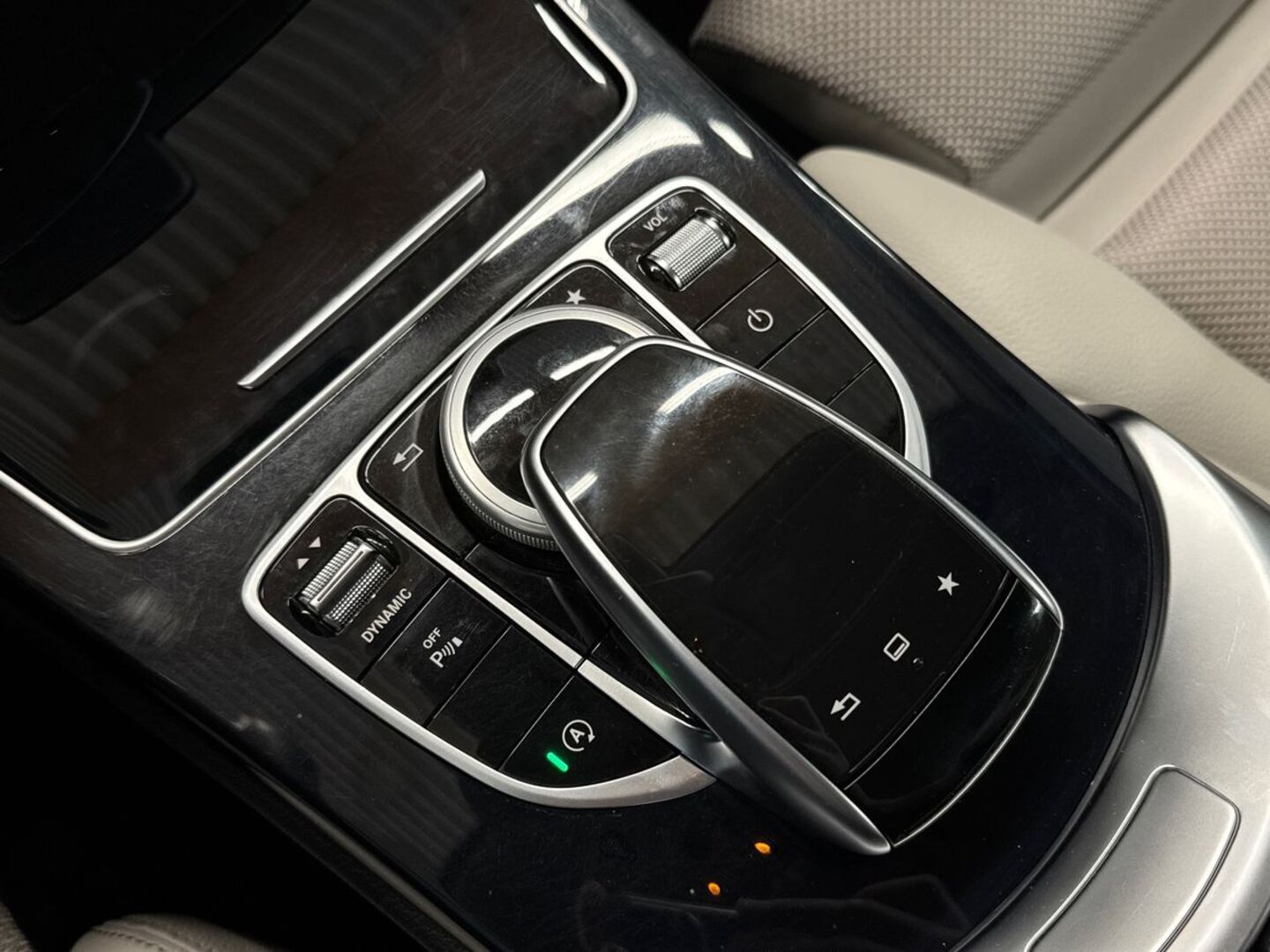MERCEDES-BENZ C 22