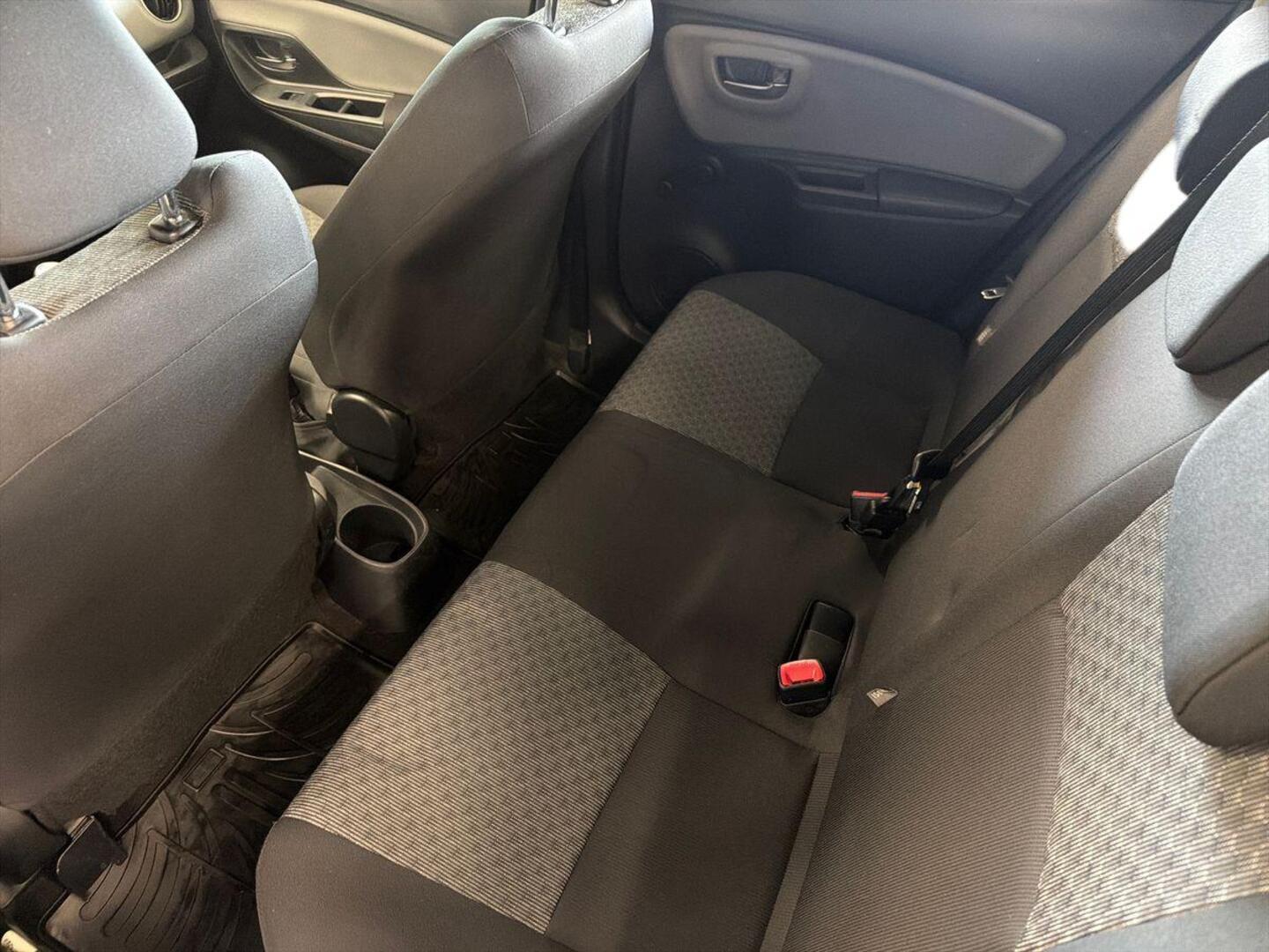 TOYOTA Yaris 2016