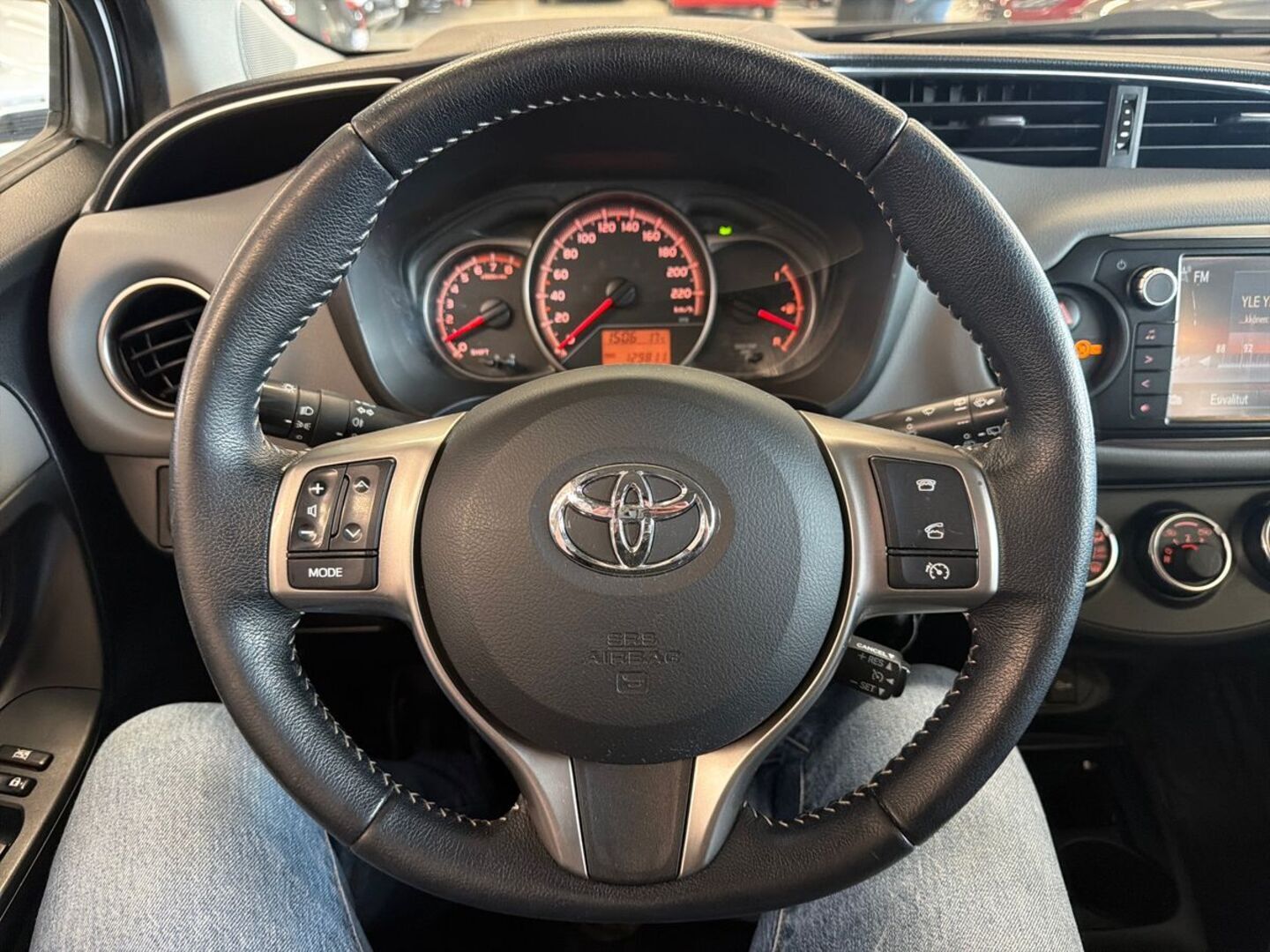 TOYOTA Yaris 2016