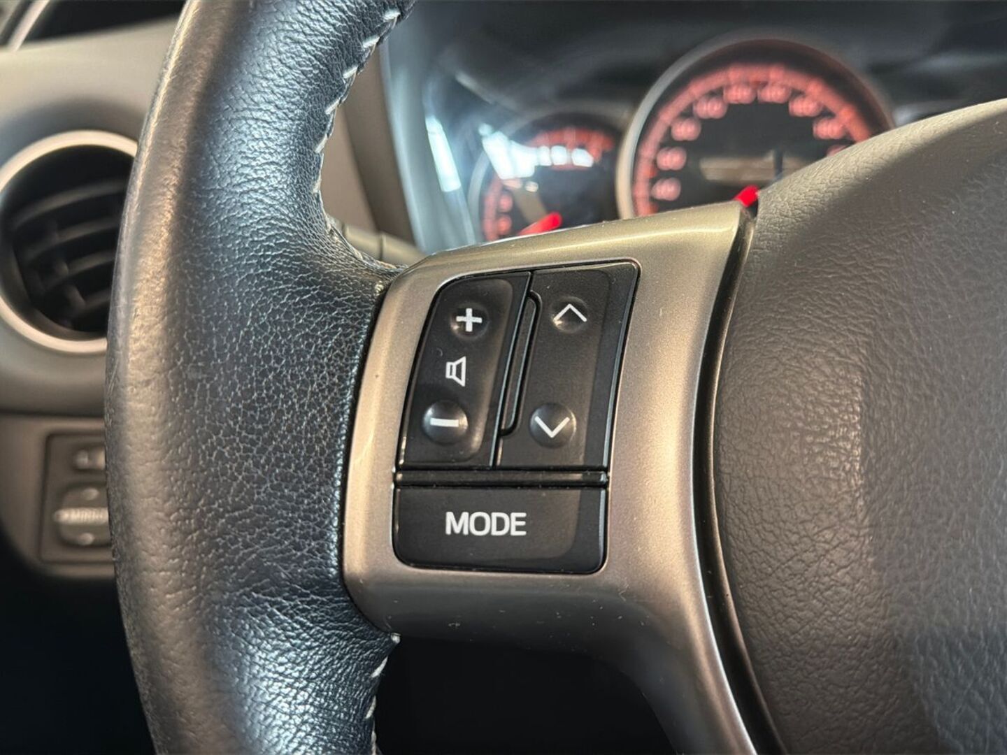 TOYOTA Yaris 2016