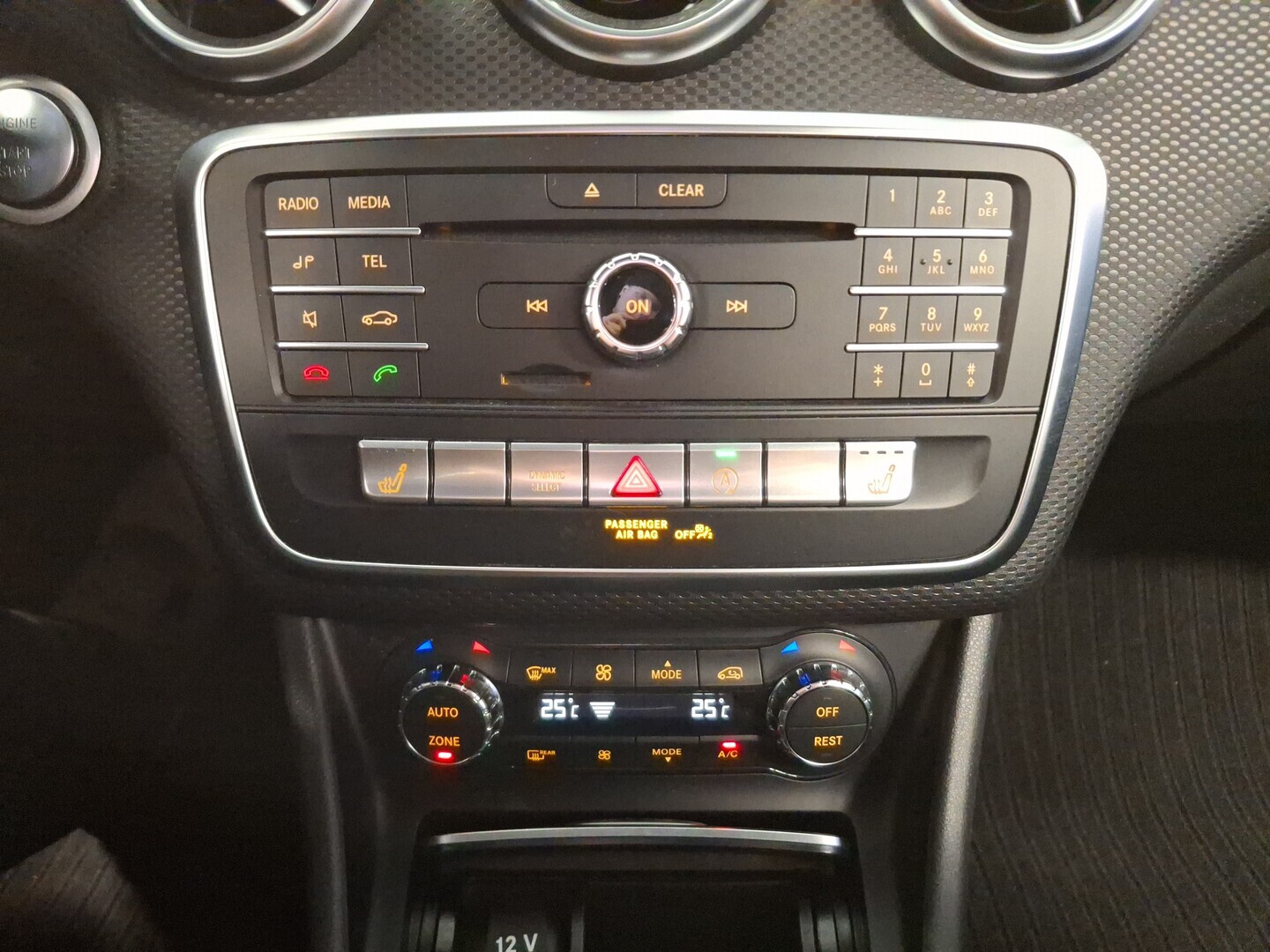 MERCEDES-BENZ A 2017