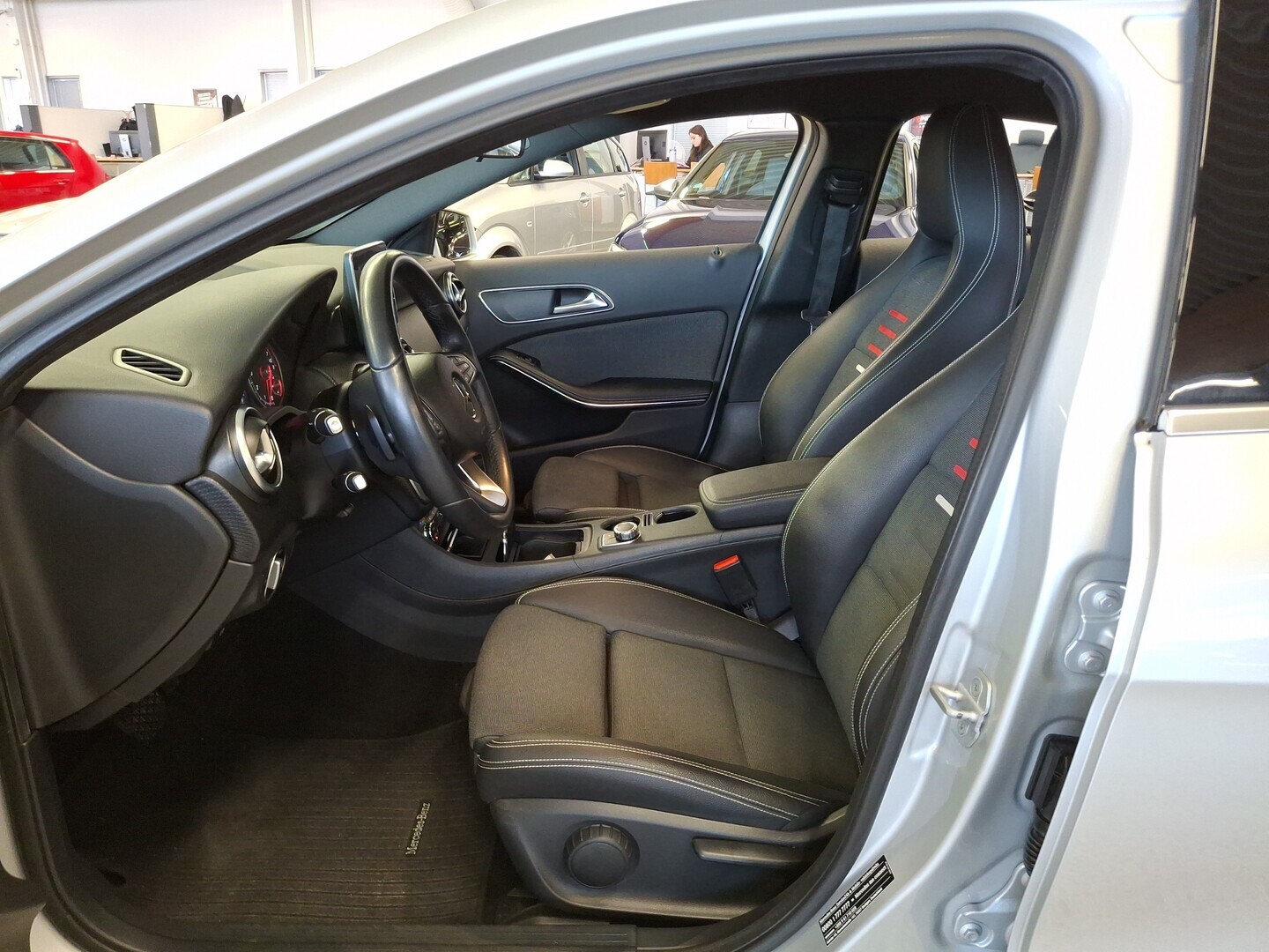 MERCEDES-BENZ A 2017